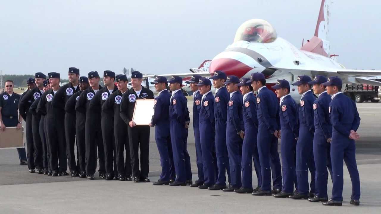ブルーインパルスとサンダーバーズの競演！ 三沢基地航空祭2009 JASDF