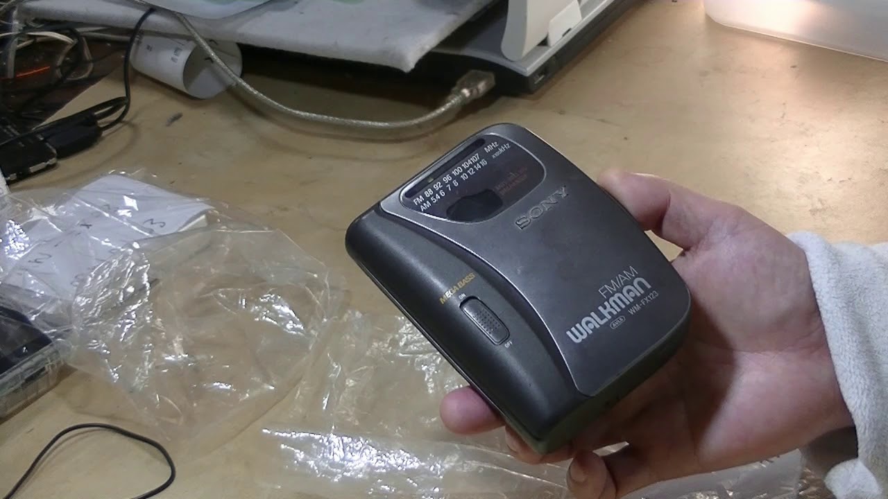 SONY 1996年カセットウォークマンWM-FX123 - YouTube