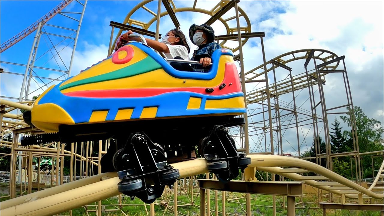 Two-seat sneaker-shaped roller coaster (Japan) - YouTube