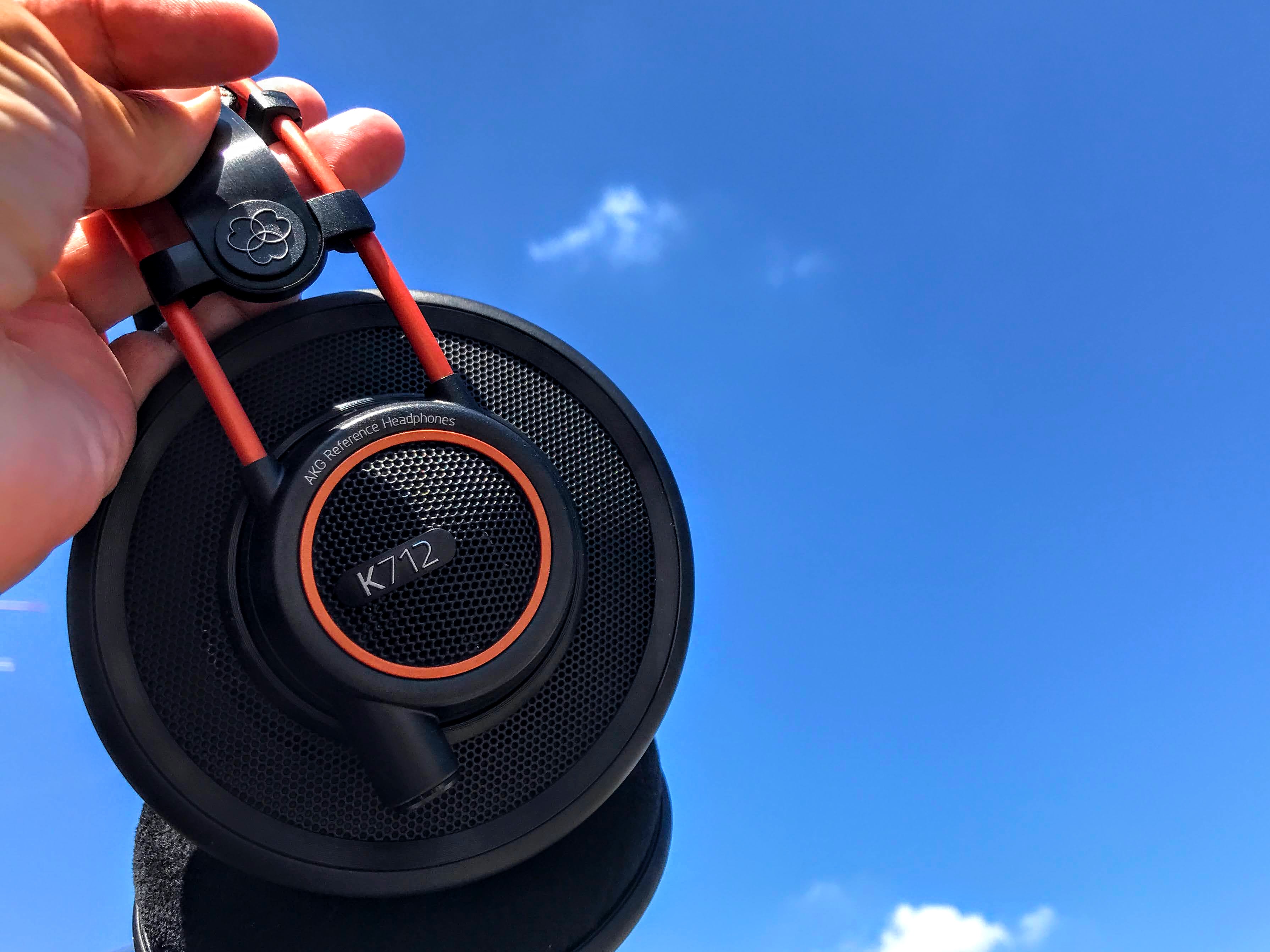 開放型でモニター系ヘッドホンのAKG K712 Proを買ったけど、音が