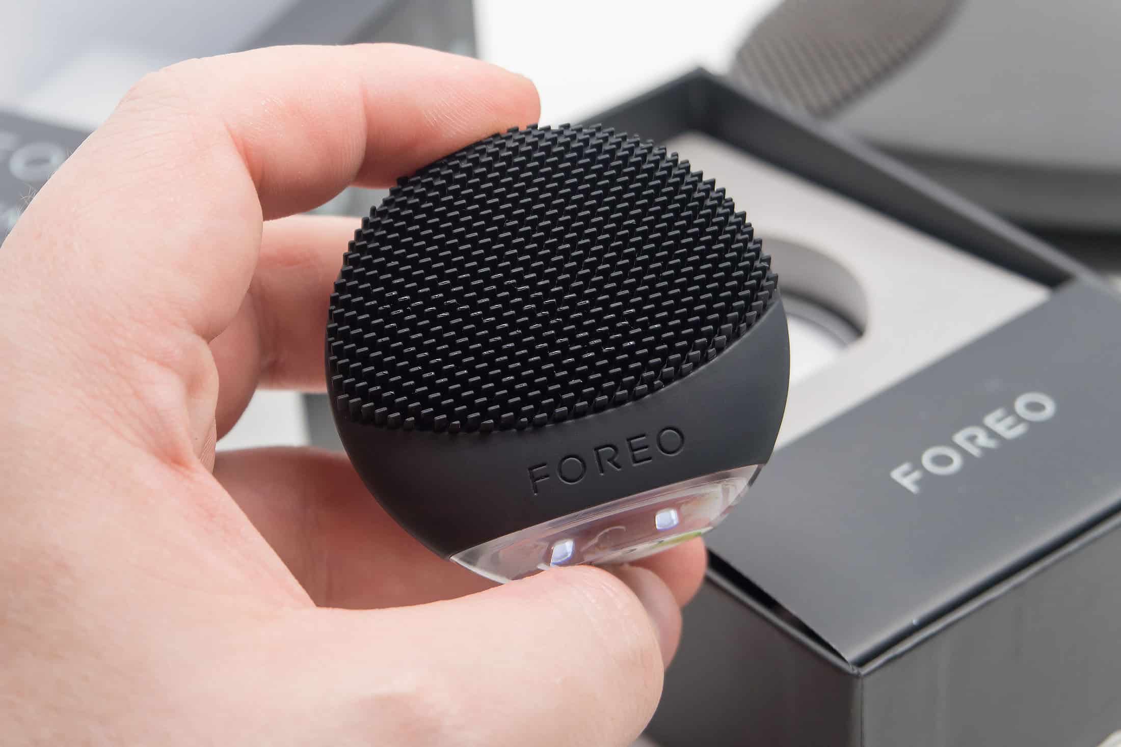 The Tiniest Electric Cleanser: Foreo LUNA Go For MEN - MANFACE