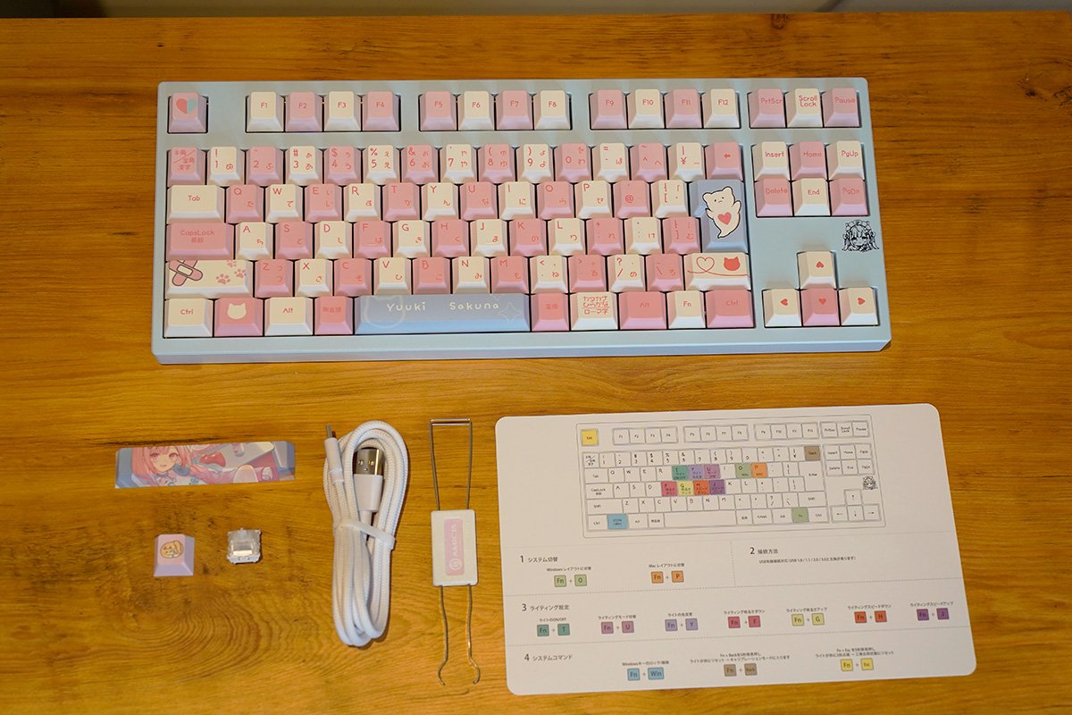大人気VTuber結城さくな×AMICISキーボードとマウスパッドをレビュー