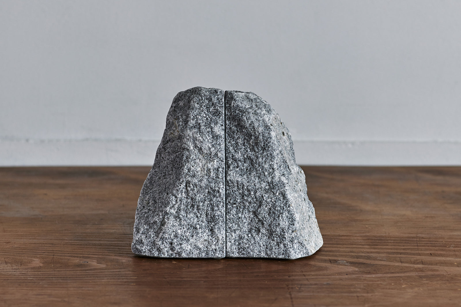 AJI PROJECT（アジプロジェクト）のROCK END ロックエンド 庵治石の