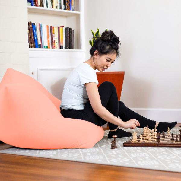 小さめのお部屋でも使えるコンパクトなソファ「Yogibo Mini（ヨギボー