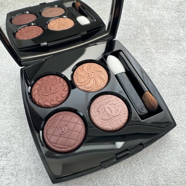 捨て色なし！シャネル「レ キャトル オンブル ブトン 219」で作る大人