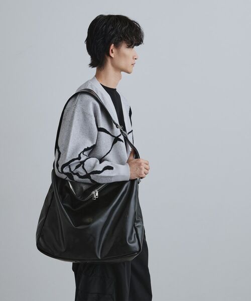 ルーズビッグショルダーバッグ／たすき掛け／ビッグ／A4サイズ収納可能