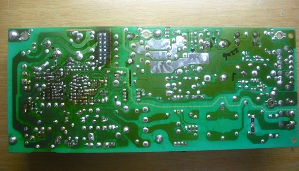 電源修理のコツ ―― 発熱部品と空気の流れ：Wired, Weird（2/3 ページ