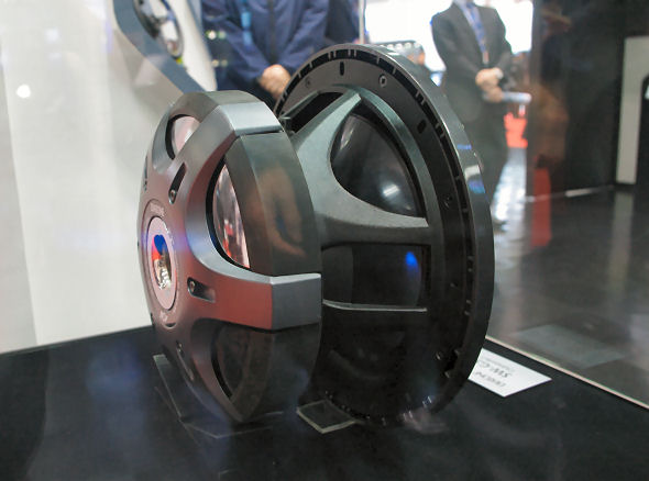 新発想で性能限界を突き抜けた！ 小型スピーカーで20Hzの“超低音”を