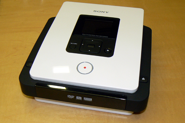 ビデオカメラからPCなしのDVDダビング、ソニー「VRD-MC5」：ケーブル