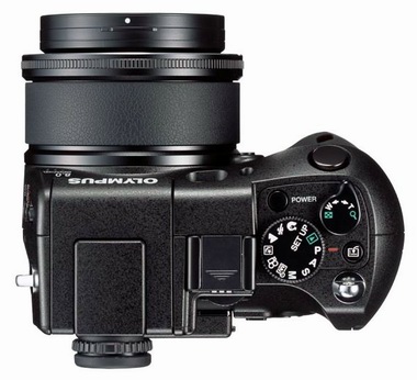 オリンパス、8メガ/5倍ズームのコンパクト最上位機「C-8080