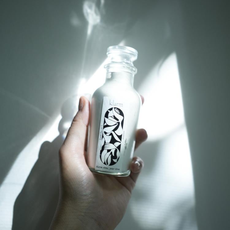 klarm - 水を加えて作るフレッシュなクレイパックで、肌を整える