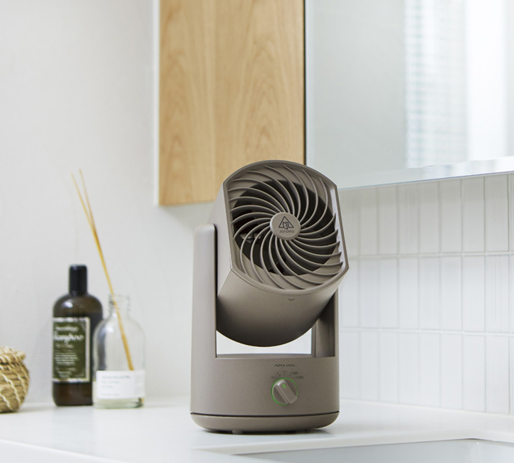 使用する場所を選ばない SOTOMO 充電式フォールディング