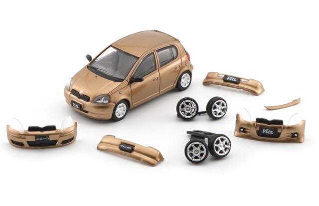 BM CREATIONS 1/64 トヨタ 1998 ヴィッツ/エコー 5ドア ゴールド 右