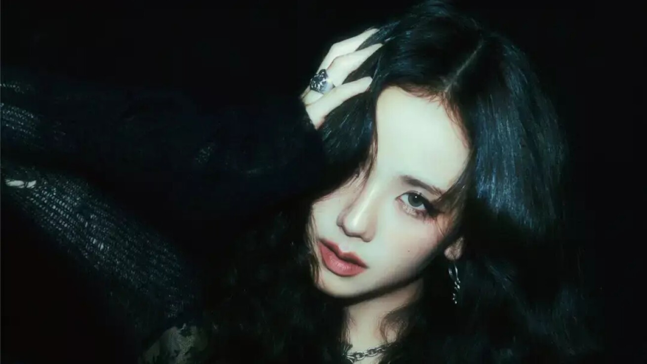 iFLYER: BLACKPINK (ブラックピンク) メンバーJisoo (ジス) がデビュー