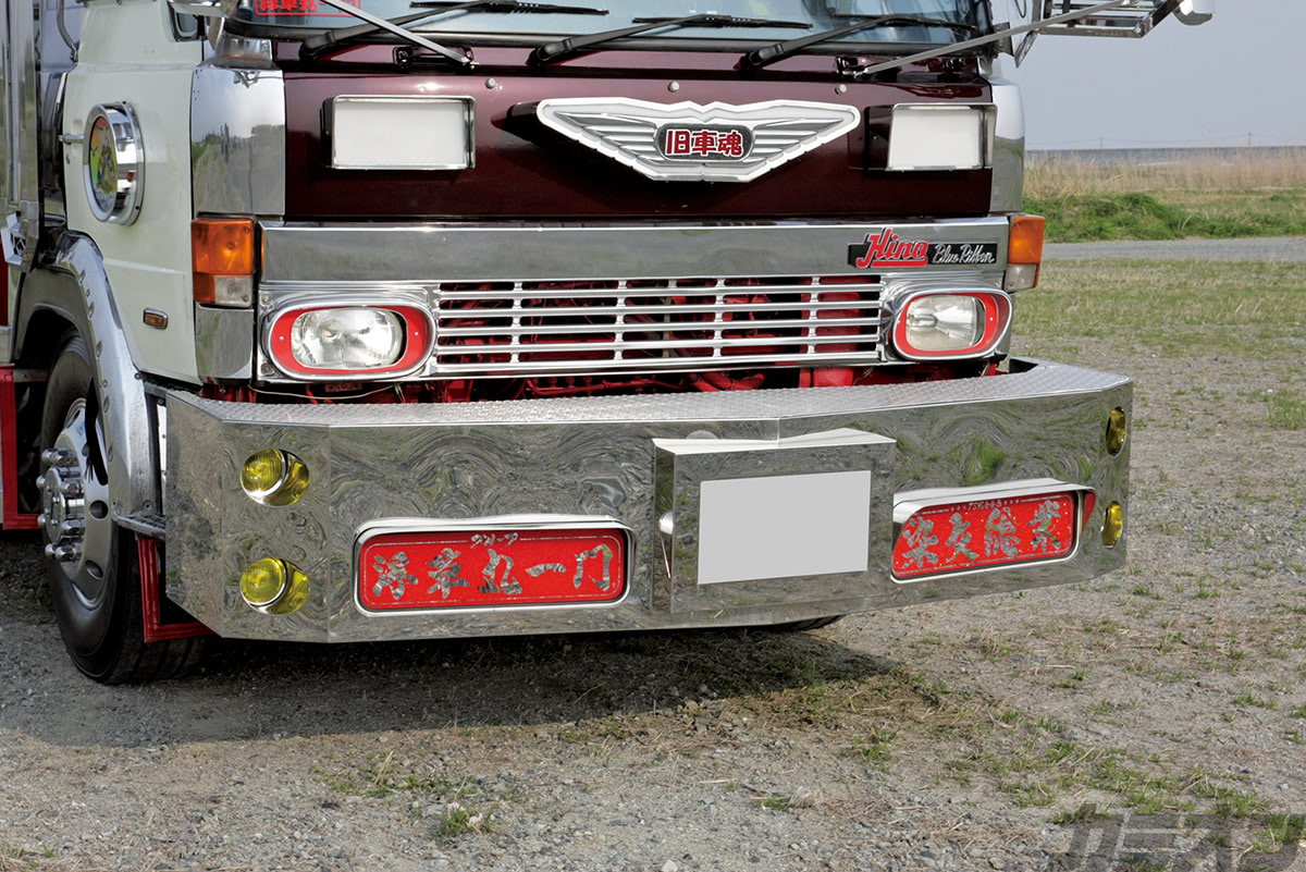 日野ドルフィン 「顔面=レトロ、その他=モダン」で勝負した個性派