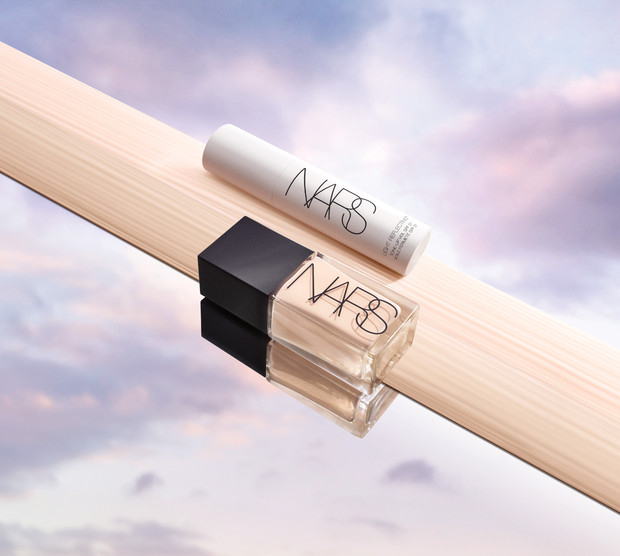 NARSから待望の下地が誕生！ 光で透明感を高める「ライトリフレク