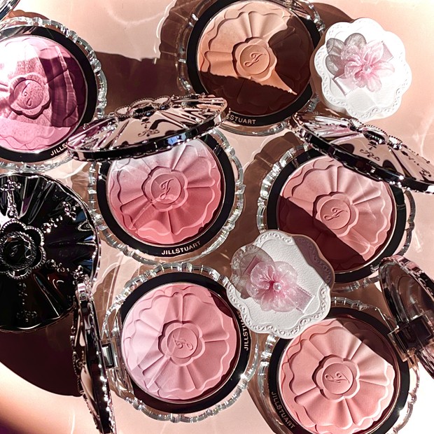 ジルスチュアートの夏新色を全色スウォッチ！ 新チークや人気アイ