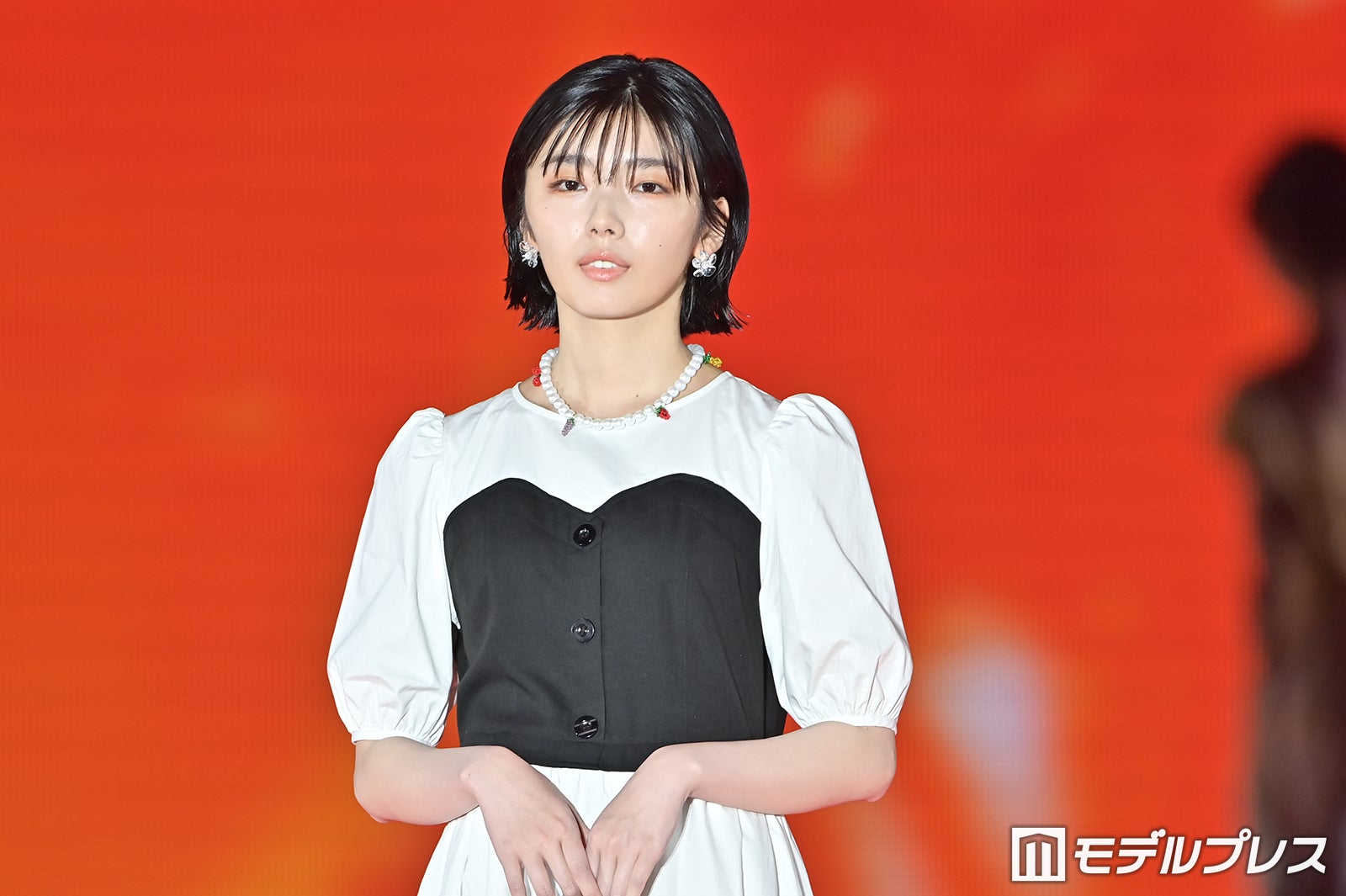 櫻坂46藤吉夏鈴、メイクで雰囲気ガラリ アンニュイな表情＜GirlsAward