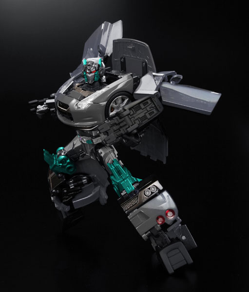 トランスフォーマー オルタニティ A-01 NISSAN GT-R / コンボイ