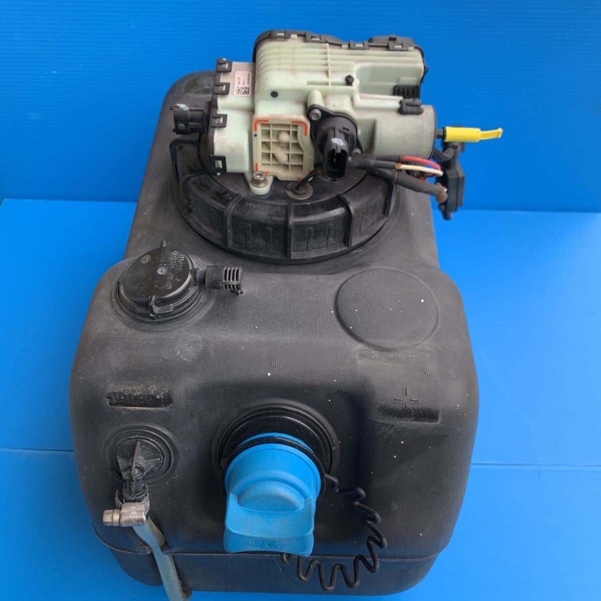 三菱ふそうブルーテックキャンター尿素水タンク 三菱ふそうブルー