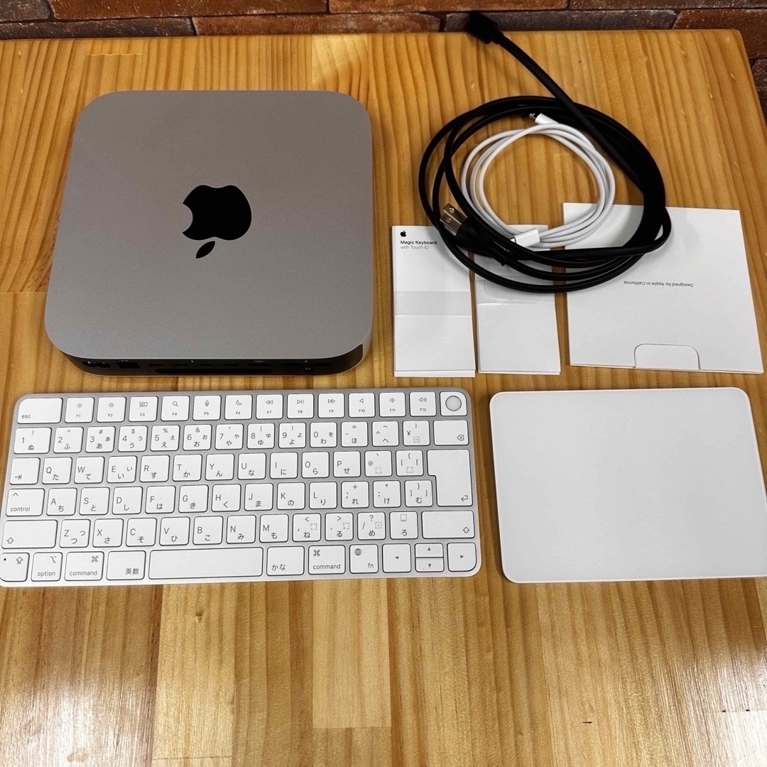 M2 Mac mini 8G 256GB 純正キーボード・トラックパッド付き
