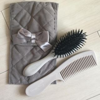 Christian Dior（ヘアブラシ/クシ）のフリマアイテム一覧