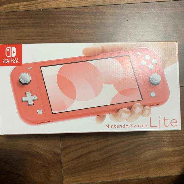 Nintendo switch Lite コーラル