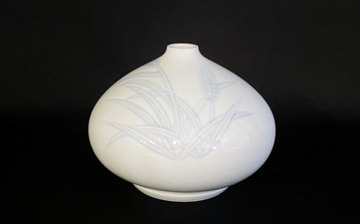 人間国宝 井上萬二作 白磁染麦彫文 壺 有田焼 A5500-1 - 佐賀県有田町