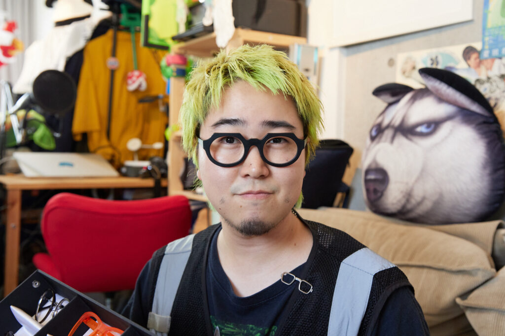 こっちのけんと 約100本のメガネコレクション初公開！「Amazonで買っ