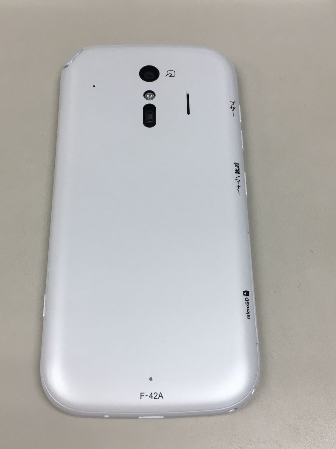 ムスビー｜【モバイルBOX】極美品 docomo らくらくスマートフォン F