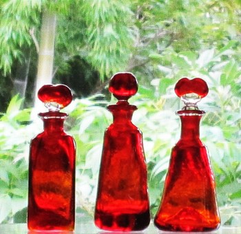 アトリエ宿根草．:横山秀樹・一人吹きガラス展⑧・・・魅惑の赤い硝子！