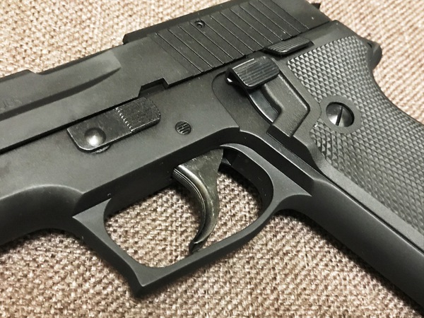 Top Gun:タナカ SIGSauer P220 陸上自衛隊仕様 HW Ver2 （9mm拳銃）