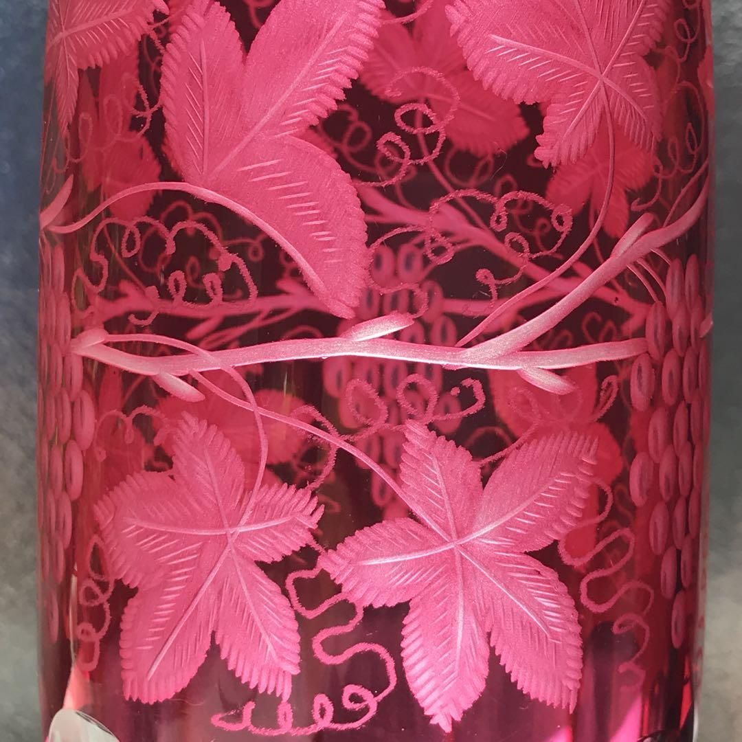 アンティークバカラ赤色カラフェ 葡萄文様100年前品 希少な美しさ