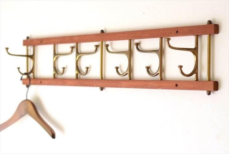 デンマーク製チークと真鍮の6連コートラック