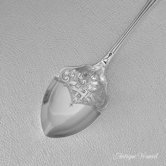 希少な英国製アンティーク銀ジャムスプーン 団栗モチーフ