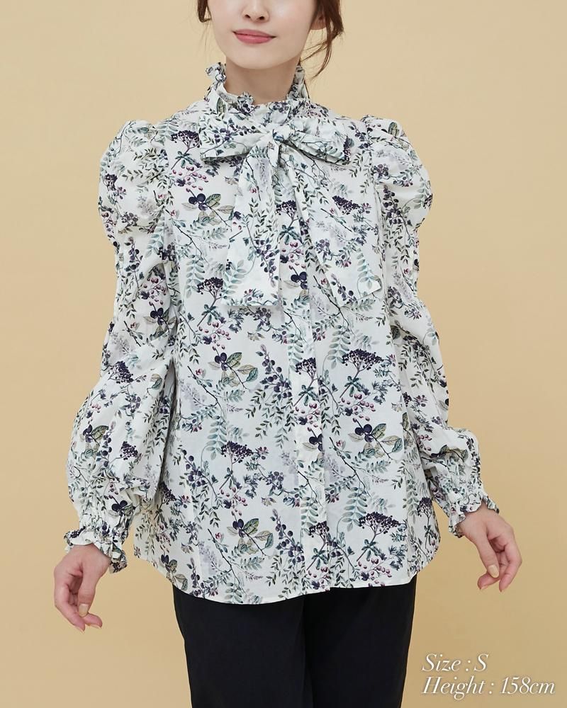 木の実柄プリントブラウス(オフホワイト) - seventen