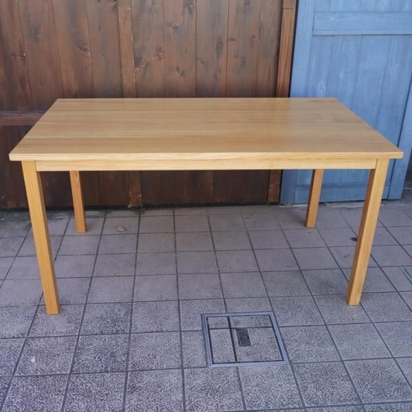 無印良品(MUJI)の希少なタモ材 ダイニングテーブル 140cmです