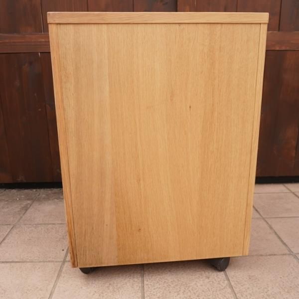 人気のMUJI(無印良品)のオーク無垢材 デスクキャビネット。シンプルで