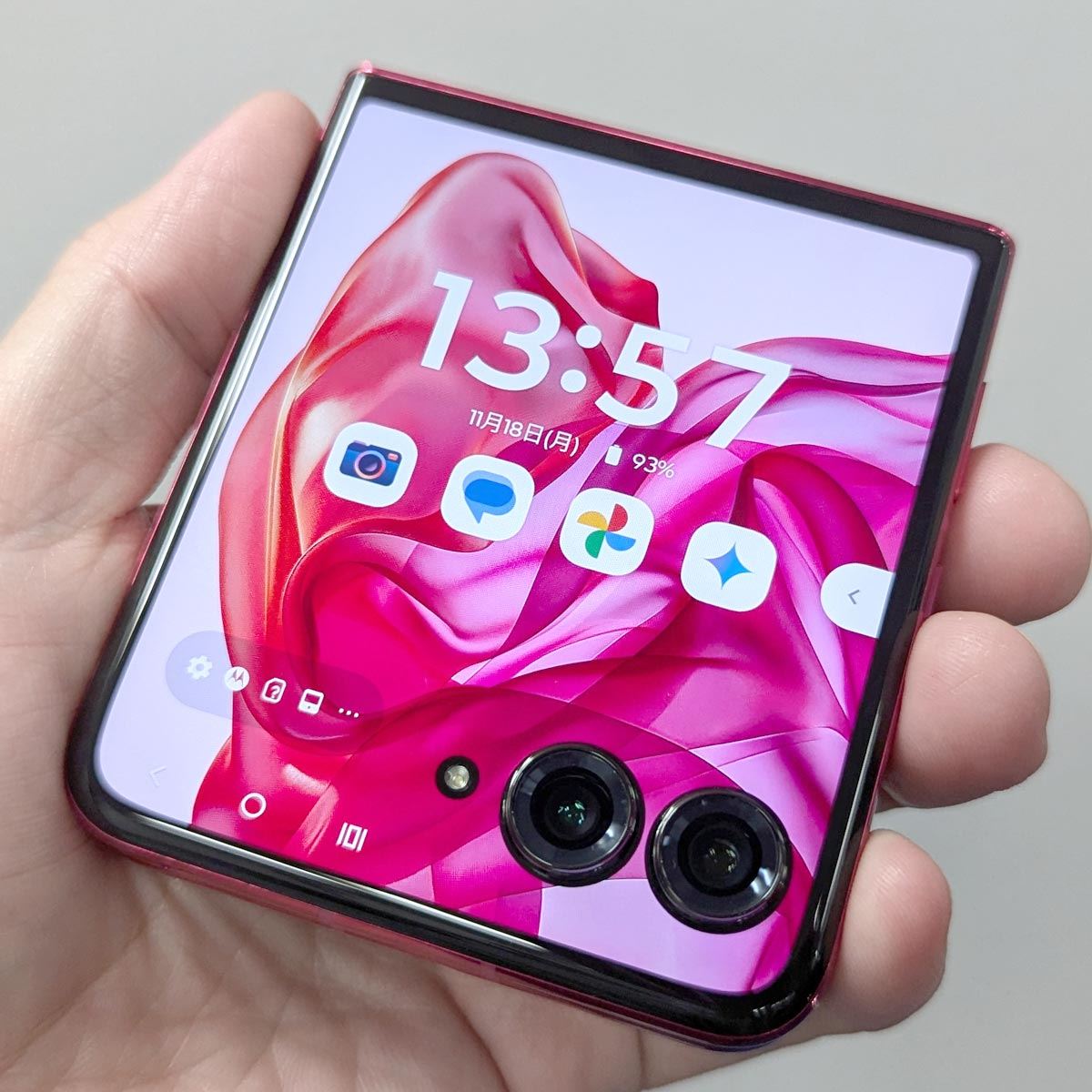 折りたたみスマホを満喫！ 「motorola razr 50 ultra」にワクワクが