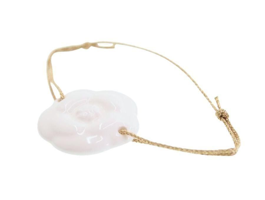 シャネル ノベルティ ブレスレット ホワイトカメリア 陶器