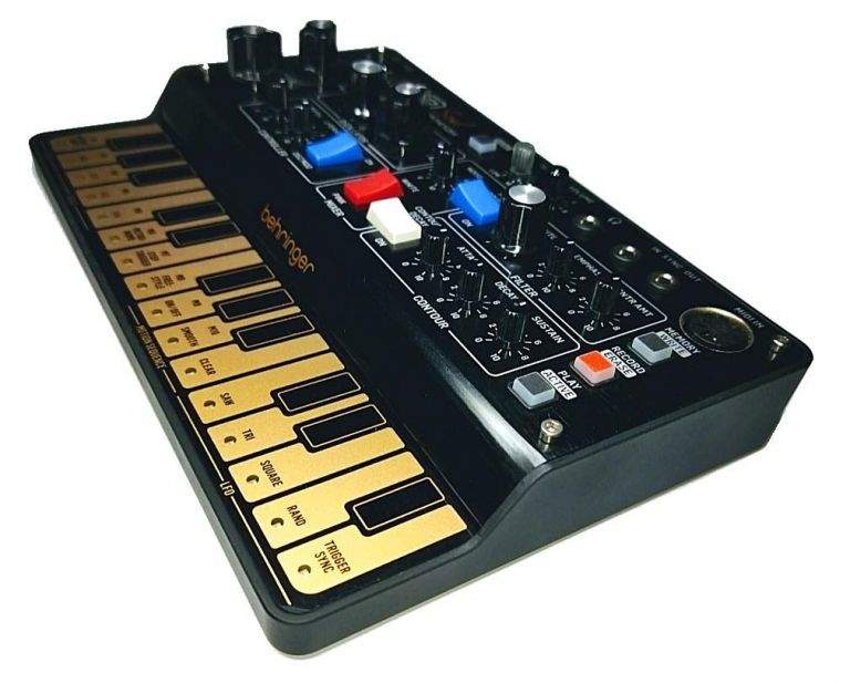 Behringer ” The Model 15 ” | Moog「Model 15」の回路をベースにした