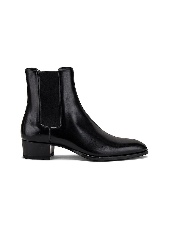 Saint Laurent Wyatt Chelsea Boot in Nero | FWRD