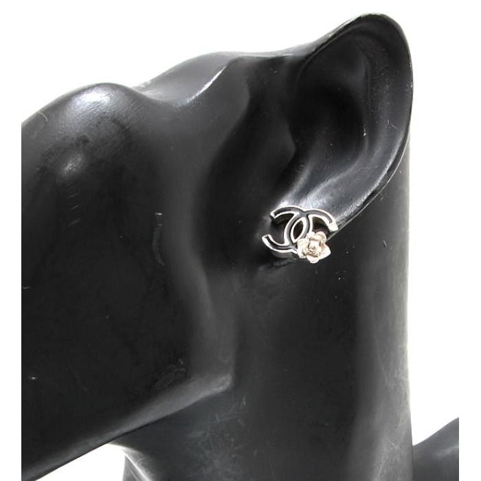 CHANEL（シャネル） 美品 カメリア ココマーク ピアス 黒×シルバー 07P