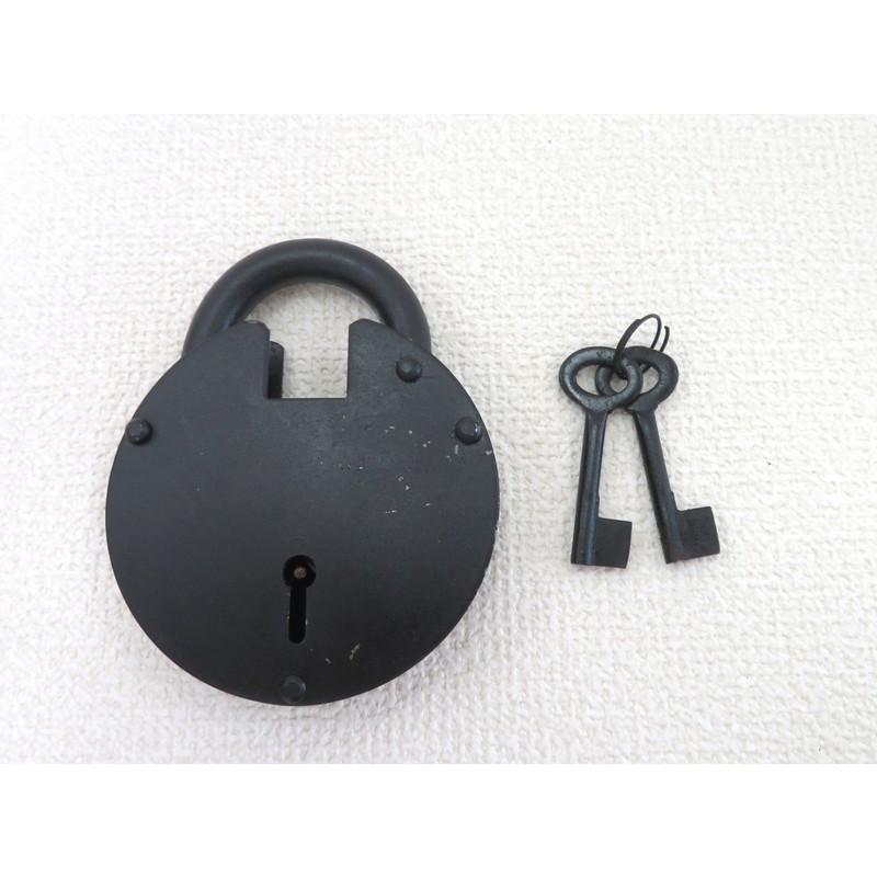 鉄製 南京錠 パッドロック 鍵 カギ 錠前 黒 牢屋 牢獄 囚人 撮影