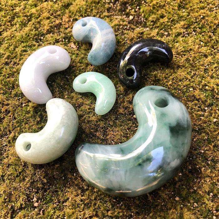 一点物】 糸魚川ブルー翡翠 勾玉 5.5g 新潟県小滝入りコン沢産 五月