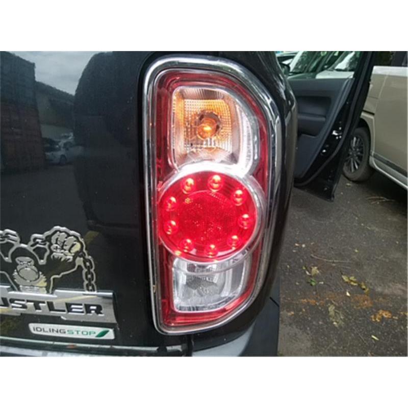 スズキ 純正 ハスラー 《 MR31S 》 右テールランプ P31700-24001106