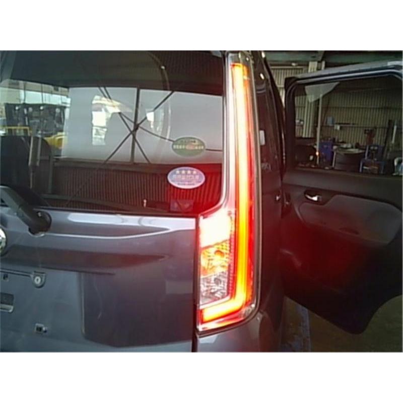 ダイハツ 純正 ムーブカスタム 《 LA150S 》 右テールランプ 81551