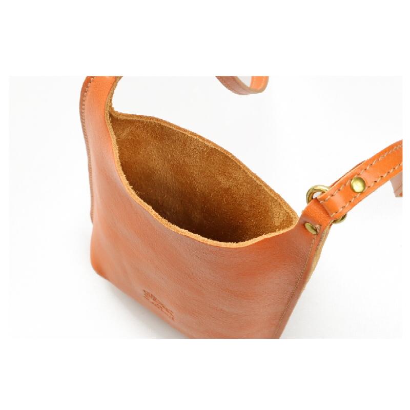 IL BISONTE（イルビゾンテ） スマホショルダー スマホケース