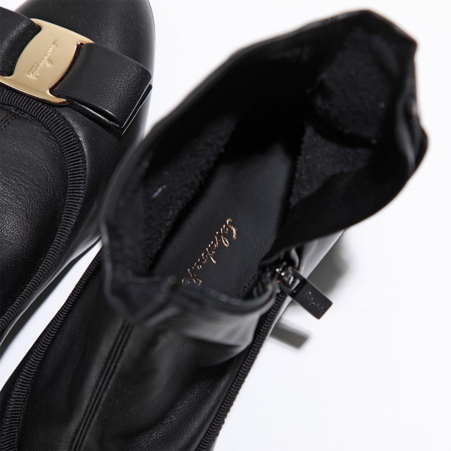 FERRAGAMO（フェラガモ） ショートブーツ VARA ヴィラリボン 705143