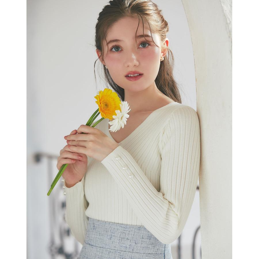 tocco closet（トッコ クローゼット） 袖口パール付きVネック